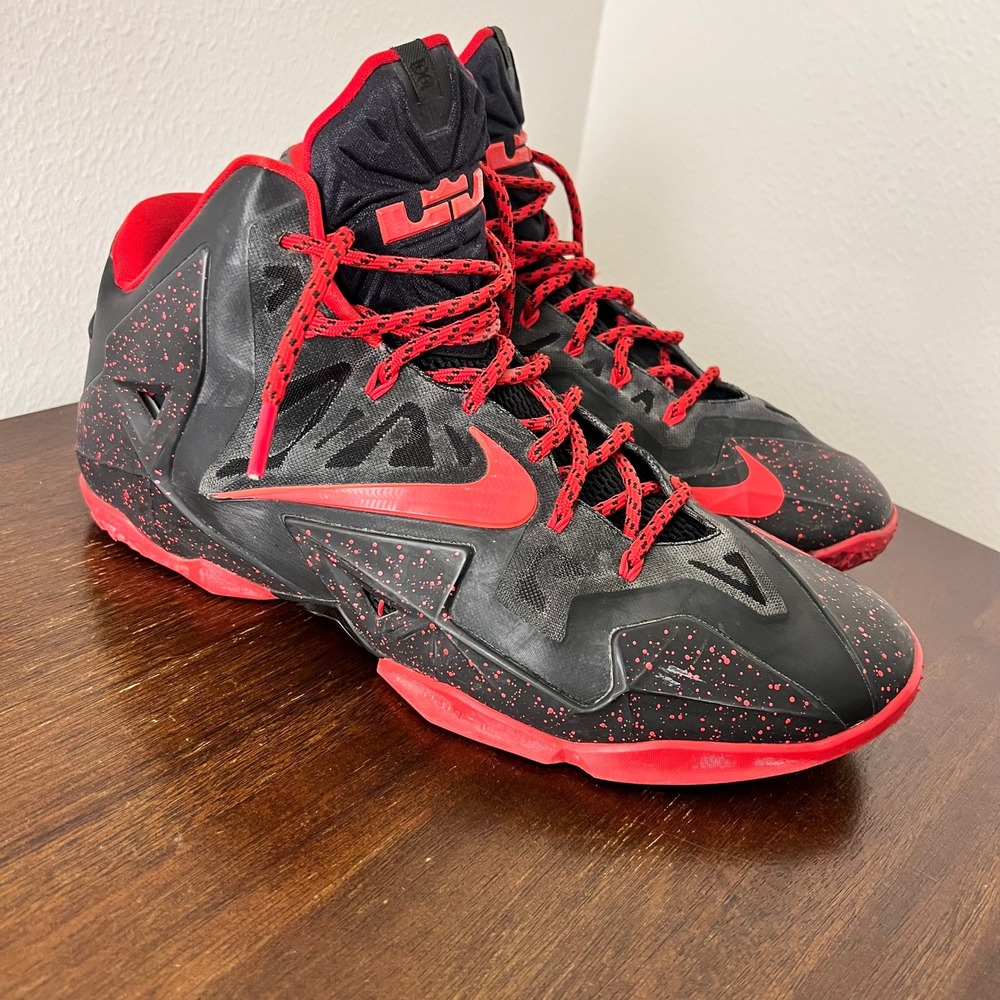 Nike LeBron 11 Away XI Sneakers Mens 14 Black Red Speckle Basketball Shoes